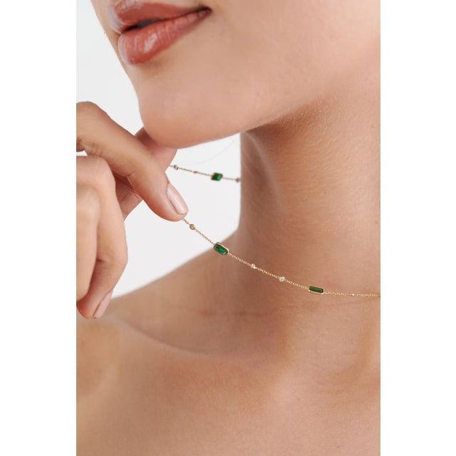 Green Minimalist 14k Yellow Gold 1.99ct Emerald & Diamond Station Chain Vintage Necklace For Sale - Image 8 of 16