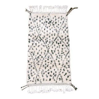 Handwoven Beni Ourain Rug - Small Moroccan Bathroom Rug – Cream Black Dots Shag Pile Bath Mat 2x4 Ft For Sale