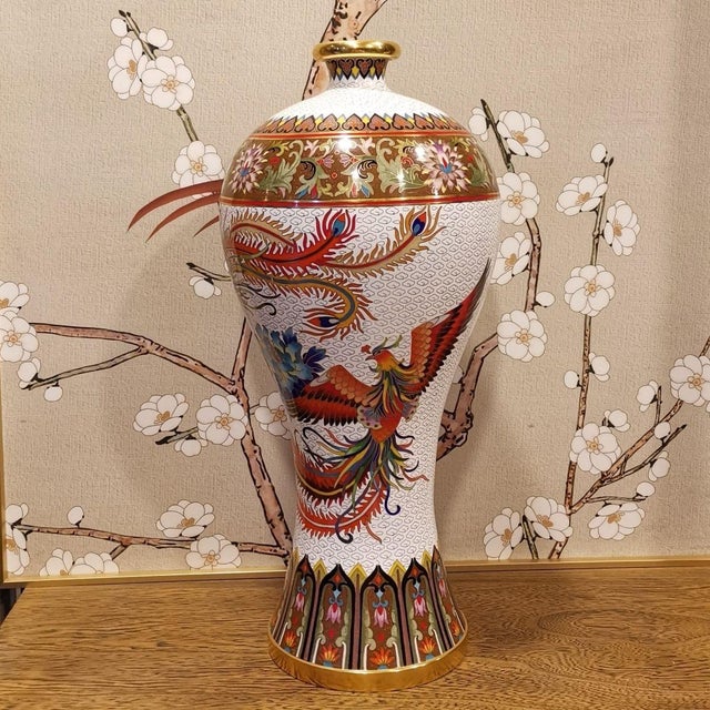 Dimensions: Height 40.5 cm (15.9") x Diameter 18.5 cm (7.3") Weight: 5 jin (approx. 2.5 kg / 5.5 lbs) Material: Cloisonné...