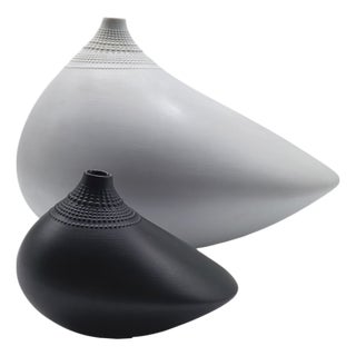 Studio Line Large and Small Pollo Porcelain Vases by Tapio Wirkkala for Rosenthal, 1970s, Set of 2 For Sale