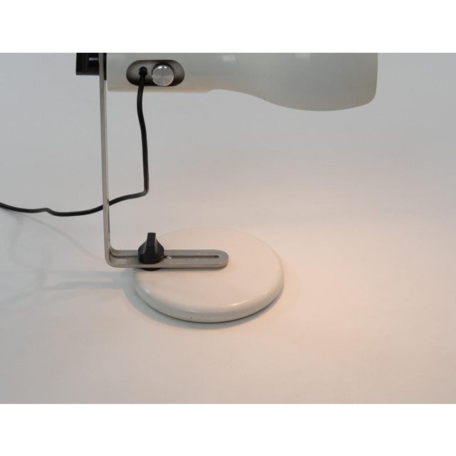 Joe Colombo White Flash Table Lamp by Joe Colombo for O-Luce, 1970s For Sale - Image 4 of 10