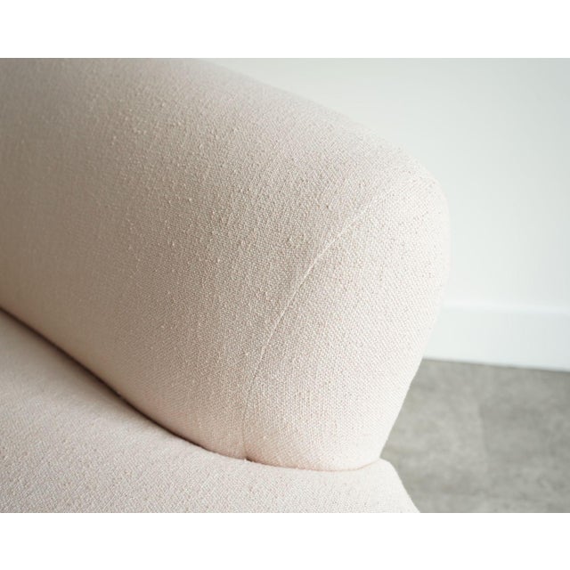 This stunning and rare Serpentine Sofa, Model 150BS, designed by Vladimir Kagan, dates to the 1990s and showcases his...