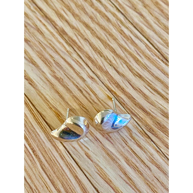 14k Gold Comma / Bean / Modernist Stud Earrings, a Pair For Sale - Image 6 of 18