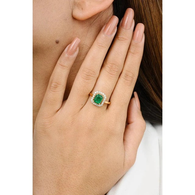 Art Deco Emerald Halo Diamond Wedding Ring in 18k Size 7 For Sale - Image 3 of 8