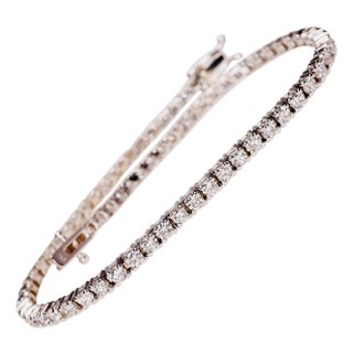 2.50 Carat Diamond Tennis Bracelet in 18K White Gold For Sale