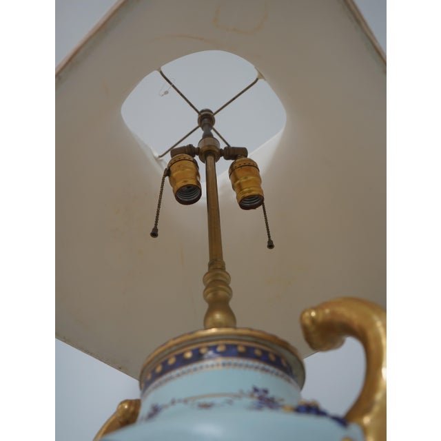Mottahedeh Vintage Federal Porcelain Urn Table Lamp For Sale - Image 12 of 13