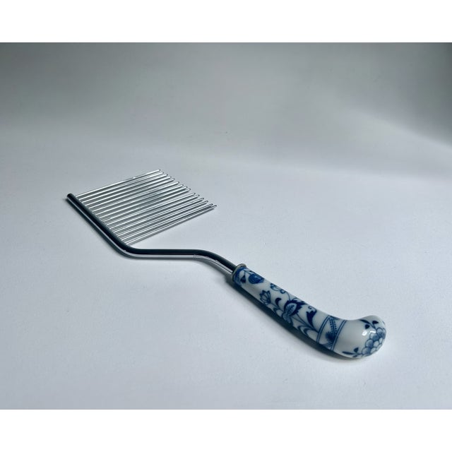 Mid 20th Century Japanese Blue Danube Porcelain Cake Breaker For Sale - Image 18 of 18