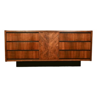 1970s Lane Walnut Long Dresser Credenza Dresser Mid Century Modern For Sale