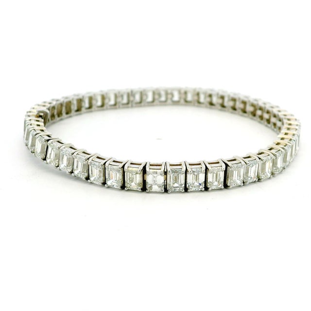Contemporary 1990s 18k White Gold 16.32 Carat Emerald Cut Diamond Tennis Bracelet For Sale - Image 3 of 11