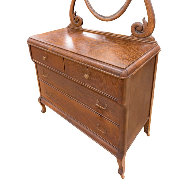 Early 20th Century Marvel Furniture & Co Quarter-Sawn Dresser With Mirror For Sale - Image 10 of 15