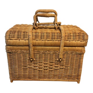 Vintage Wicker Picnic Basket With Double Handles & Latching Straps For Sale