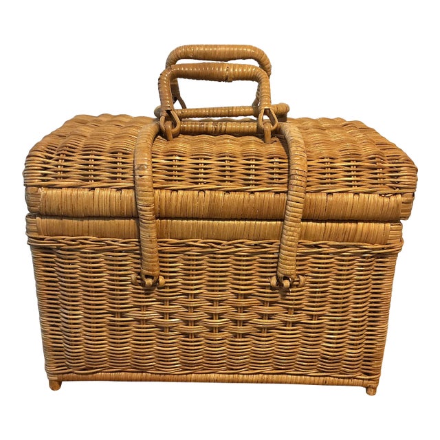 Vintage Wicker Picnic Basket With Double Handles & Latching Straps For Sale