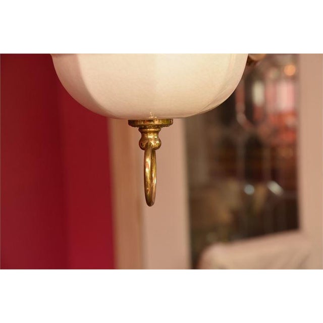 1970s Georgian Candle-Style 2-Tier Polished Brass White Porcelain Chandelier For Sale - Image 4 of 10