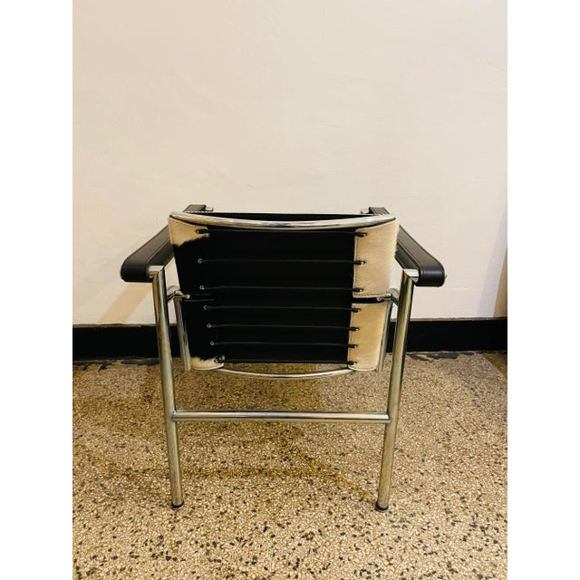 LC1 Chair by Le Corbusier, Pierre Jeanneret & Charlotte Perriand for Cassina For Sale - Image 11 of 13