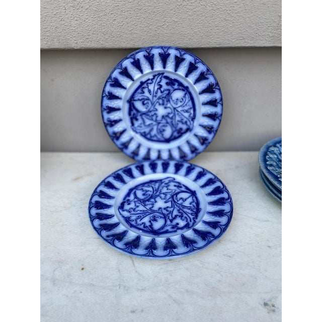 French French Blue & White Majolica Acanthus Leaves Plate, Circa 1880 For Sale - Image 3 of 4