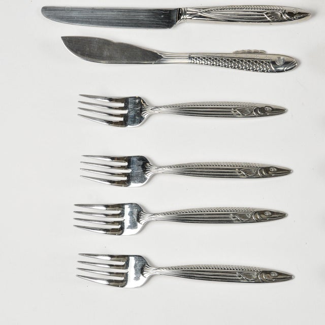 Coastal Reed and Barton Pisces Pattern Fish Motif Stainless Flatware Set 4 Table Settings - 21 Pieces For Sale - Image 3 of 12