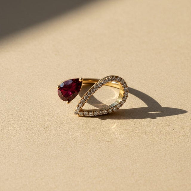 Pear Garnet 14k Gold Ring, Size 7.5 For Sale - Image 10 of 10