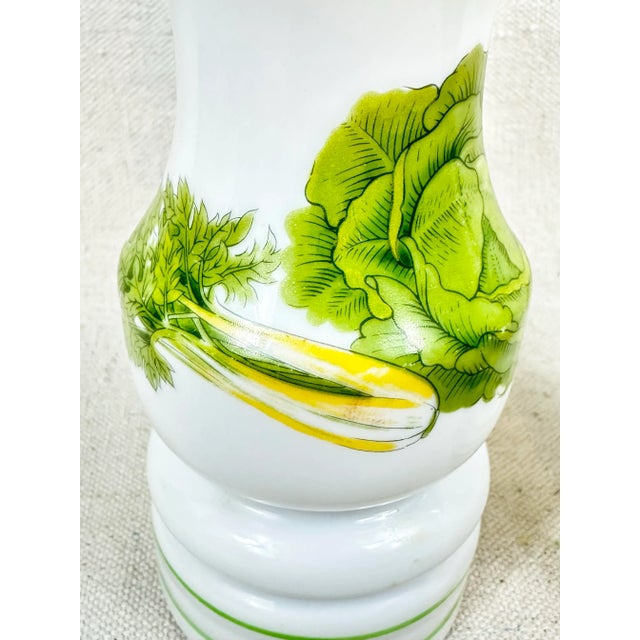 Late 20th Century Vintage Royal Worcester Country Kitchen Ceramic Salt and Pepper Shakers-A Pair For Sale - Image 5 of 8