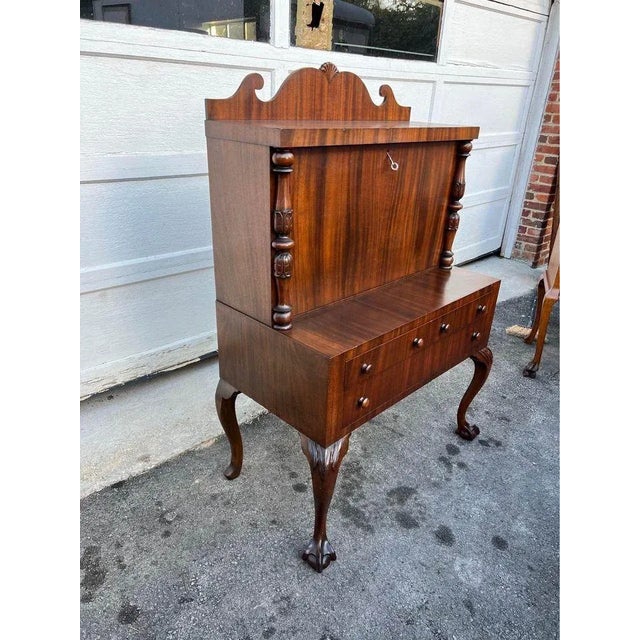 Early 20th Century Antique Chippendale Style Walnut Secretary Desk. For Sale - Image 11 of 11