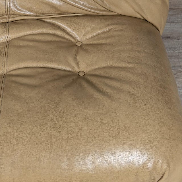 Italian Beige Soriana Leather Sofa by Tobia Scarpa for Cassina, 1980 For Sale - Image 13 of 18