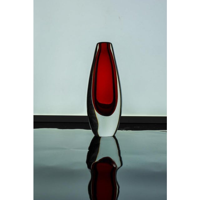 Red Mid-Century Modern Scandinavian Sommerso Art Glass Vase by Ernst Gordon, 1960s For Sale - Image 8 of 12