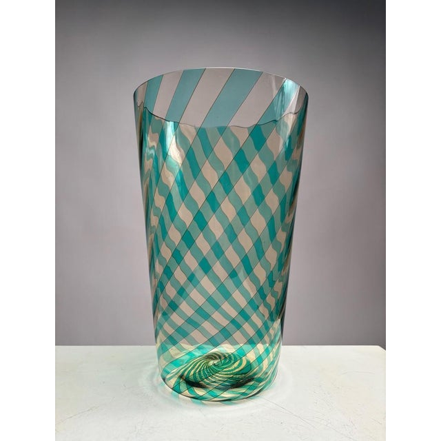 Rare and refined Italian vase in two-tone blown glass made by the artistic manufacturer VeArt in 1983 and signed on the...