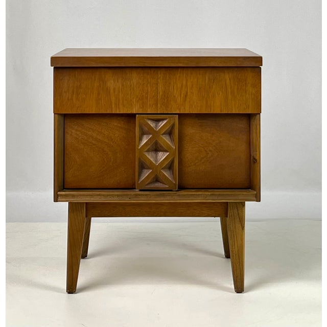 Vintage "Zenith" collection nightstand by Bassett Furniture. Crafted in a rich, warm walnut finish, this piece features...
