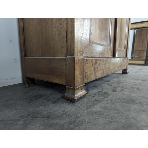 Louis Philippe Glass-Fronted Bookcase in Walnut For Sale - Image 5 of 8