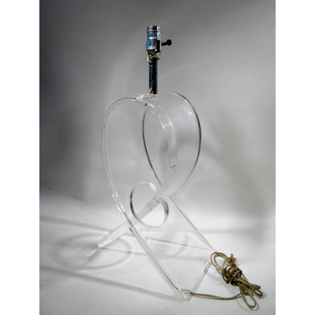 Plastic 1970s Astrolite Herbert Ritts Lucite Twist "Ribbon" Table Lamp For Sale - Image 7 of 11