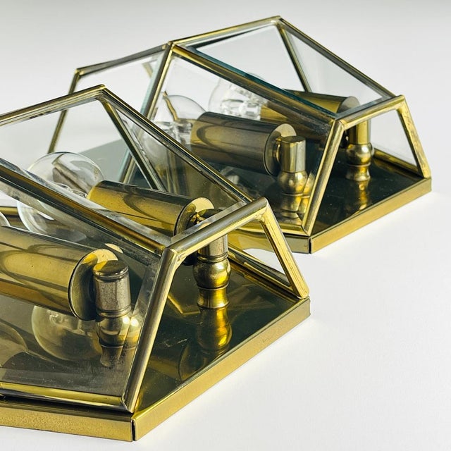 Mid-Century Modern Hexagonal Gold Brass and Crystal Sconces, 1970s, Set of 2 For Sale - Image 3 of 14