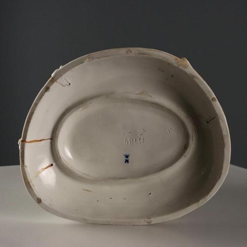 Galante Figurine in White Capodimonte Porcelain For Sale - Image 13 of 15