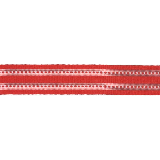 Made of hand-dyed and hand-woven yarns, this striped, wonderfully rustic tape adds an artisanal dimension to furniture,...