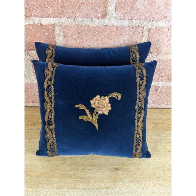 Early 21st Century Pair of French Sapphire Velvet Pillows With 19th Century Gold Metallic Appliques For Sale - Image 5 of 11