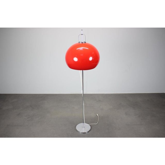 Space Age Chrome Floor Lamp with Plastic Shade from Guzzini / Meblo, Italy, 1970s For Sale - Image 3 of 13