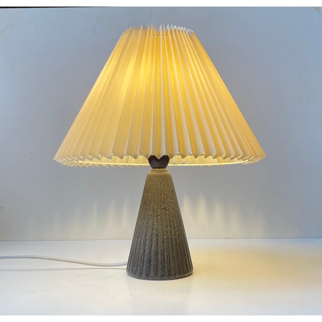 Small Vintage Scandinavian Fluted Ceramic Table Lamp by Elisabeth Loholt, 1950s For Sale - Image 10 of 10