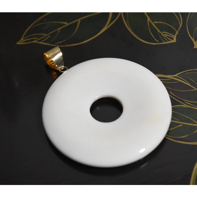 Large Medallion 14k White Chalcedony Pendant For Sale - Image 10 of 14