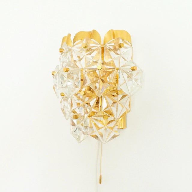 Mid-Century Modern Faceted Crystal Glass & Brass Wall Light from Kinkeldey, Germany, 1970s For Sale - Image 3 of 9