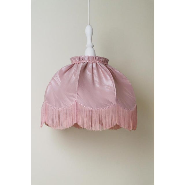 This lovely pendant lamp, finished in a delicate pink, is from the 1970s or 80s. The previous owner said they bought it in...