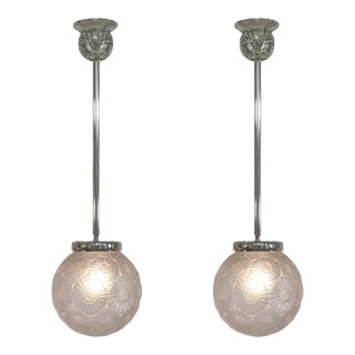 Pair of French Art Deco "Les Marguerites" Pendant Lights by Simonet Frères & Henri Dieupart, C. 1930 For Sale