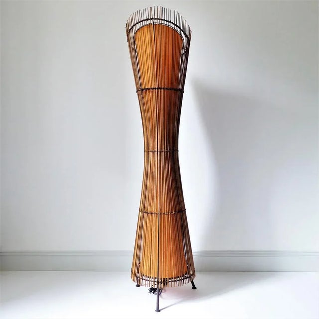 KOBE floor lamp in bamboo strips laced to a black lacquered metal frame, orange fabric background, 3 points of light. CE-...