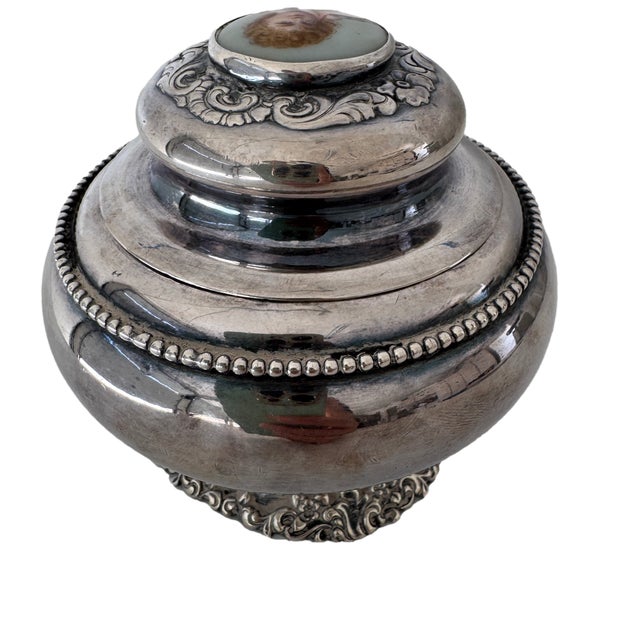 Victorian Late 19th Century Derby Silver Co. Quadruple Plate Portrait Covered Dresser Jar For Sale - Image 3 of 12