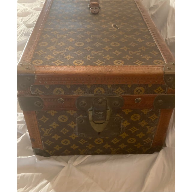 A Rare, Louis Vuitton Monogram Canvas Library Trunk 1911 Made for Britannica Encyclopaedia With Brass Hardware Louis Vuitton, Circa 1911 For Sale - Image 9 of 12