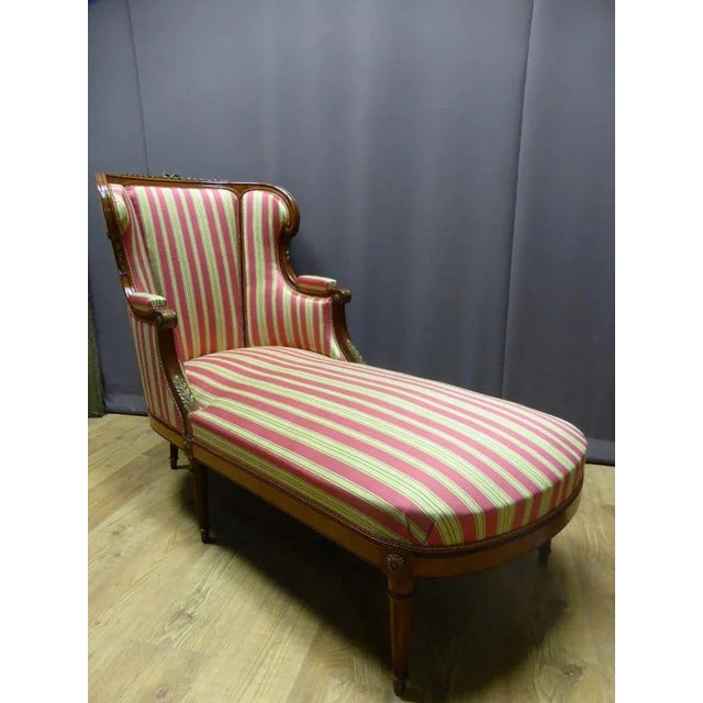 Very beautiful chaise lounge in blond mahogany and enhanced with bronze. This one has just been entirely redone by our...