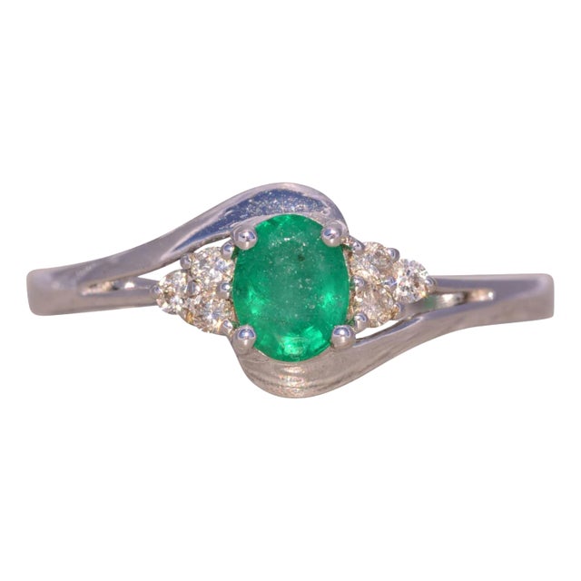 The Bray: Natural Emerald and Diamond Ring in White Gold For Sale