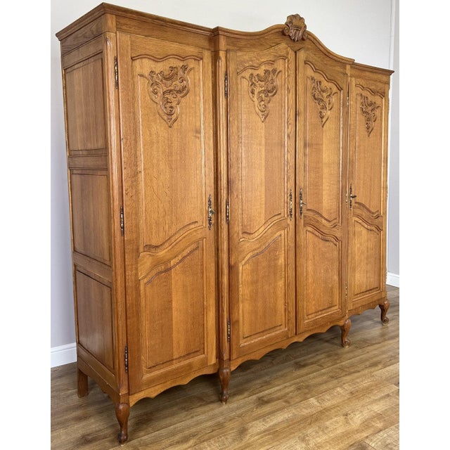 This elegant Vintage French Louis wardrobe is a superb example of classic French craftsmanship, featuring a warm oak...