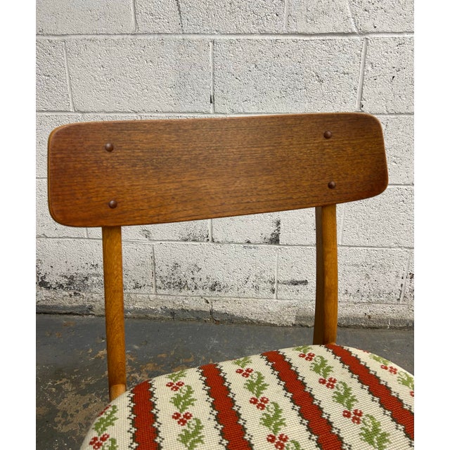 Mid-Century Modern 1960s Danish Teak & Oak Dining Chairs - Set of 4 For Sale - Image 3 of 8