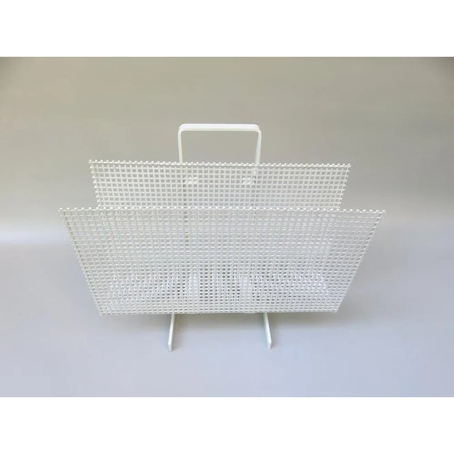 Mid-Century Modern White Powder-Coated Metal Magazine Rack, 1970s For Sale - Image 3 of 14