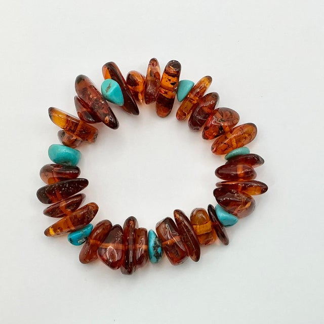 1980s Vintage Boho Chic Baltic Amber & Faux Turquoise Nugget Beaded Bracelet - 7” For Sale - Image 4 of 7