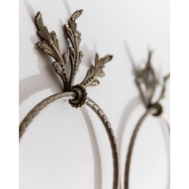 Vintage Oak Leaf Relief Hand Towel Rings in Metal, 1930s, Set of 2 For Sale - Image 6 of 11