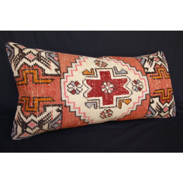 Here i am listing a 100% Handmade double knotted rug pillow cover, made from Vintage Oushak carpet rug. This’s a modern...
